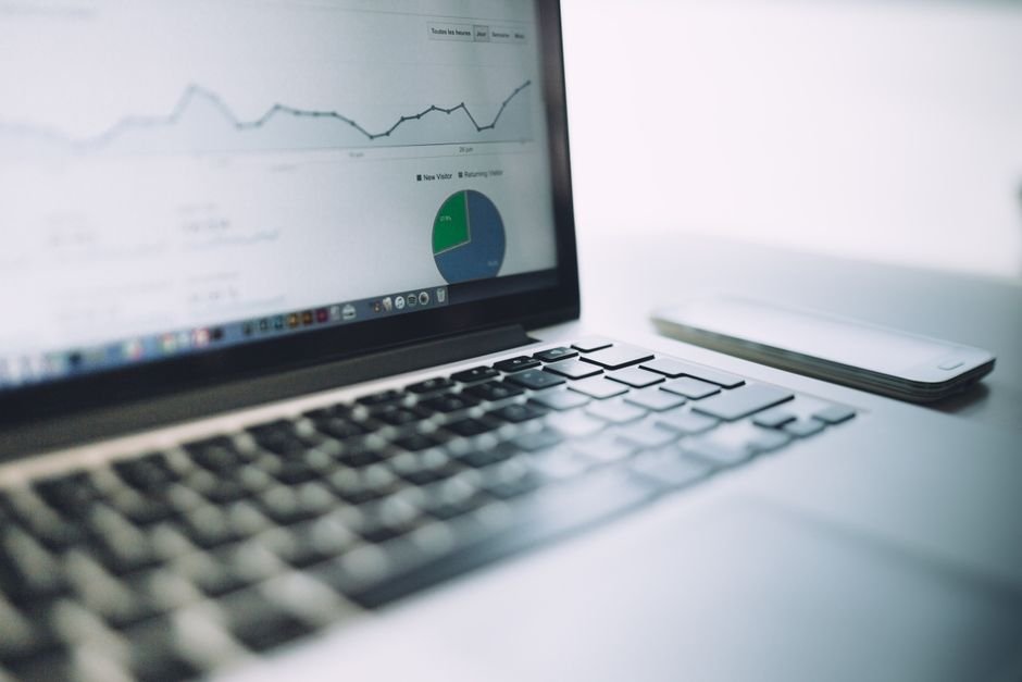 Business intelligence dashboard powered by natural-language queries over Oracle ERP data