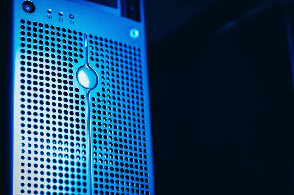 Server hardware close up in a data center, where Oracle wait events like db file sequential read are born