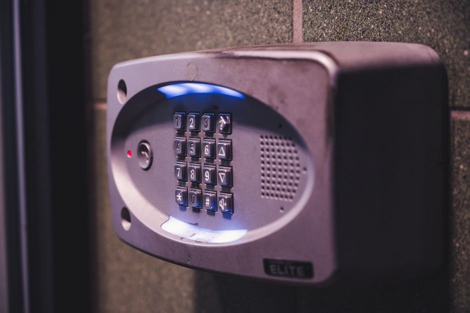 চাবি ও access control দরজার তালা — Oracle ডেটাবেজ সিকিউরিটিতে least privilege ও TDE keystore হেফাজত