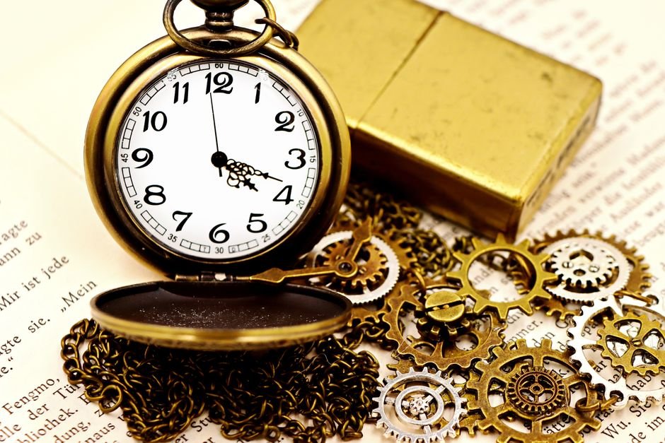 Antique pocket watch and gears representing Oracle Flashback Database rewinding to a past point in time