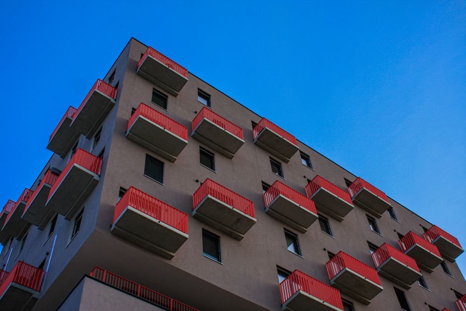 Modern apartment building facade — the classic mental model for an Oracle CDB with pluggable databases as apartments