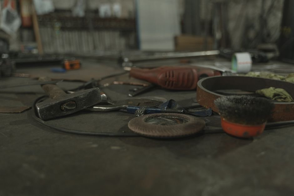 Tools laid out on a workbench - the disciplined preparation behind Oracle patching with OPatch and Datapatch