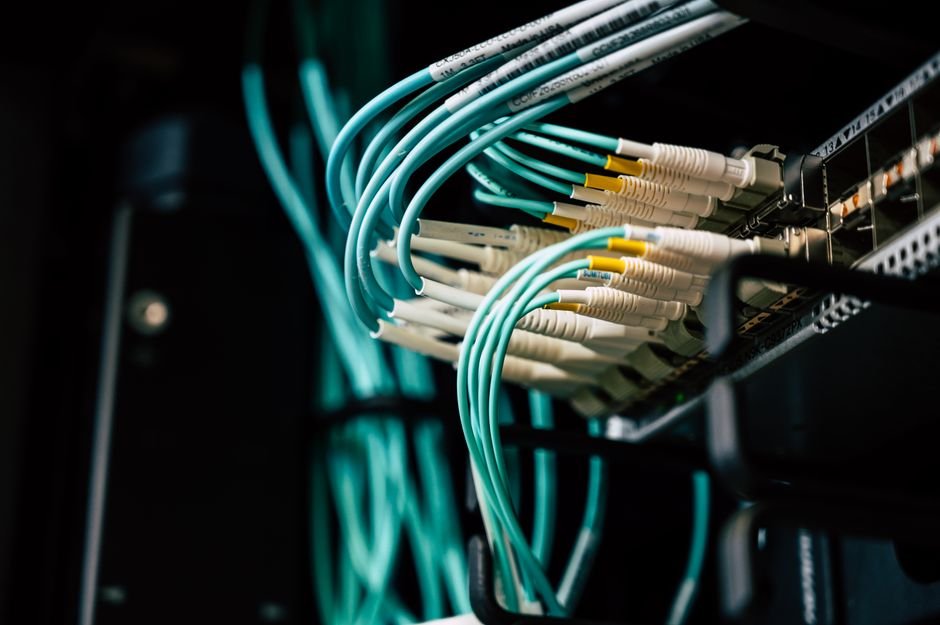 Network cables and switch — the private interconnect carrying Oracle RAC Cache Fusion traffic