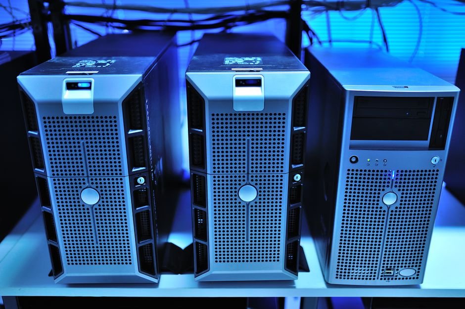 Server racks in a data center running Oracle WebLogic middleware clusters